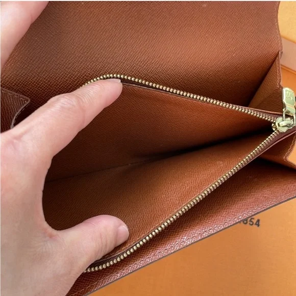 Traded  LOUIS VUITTON SARAH MONOGRAM WALLET AUTH & CHAIN LAST CHANCE - Picture 14 of 15